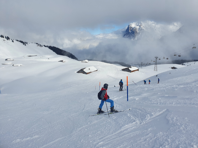 Photo of Karolina skiing